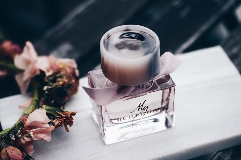 Thiết kế nước hoa Burberry My Burberry Blush dịu d&agrave;ng, nữ t&iacute;nh